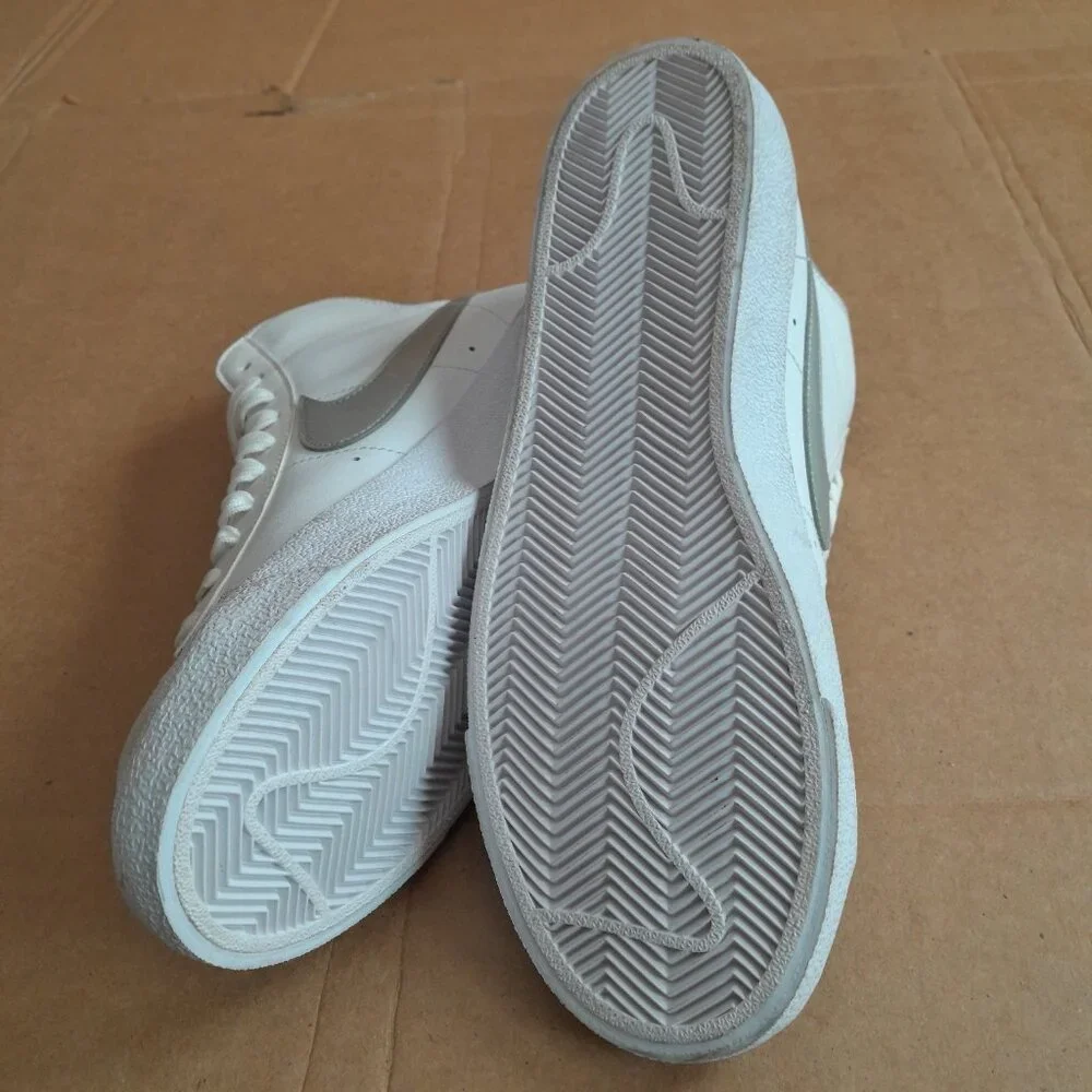 Nike Women’s Blazer Mid 77 White Basketball Lace up Shoes Sneakers Size 7
